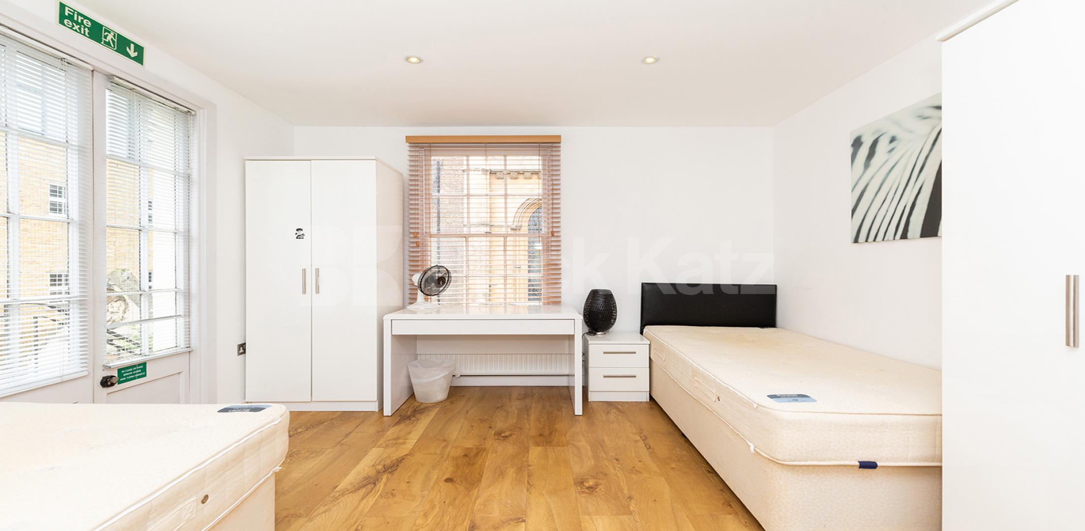 			STUNNING 3 BED IN WC1!, 3 Bedroom, 1 bath, 1 reception Flat			 Byng Place, RUSSELL SQUARE